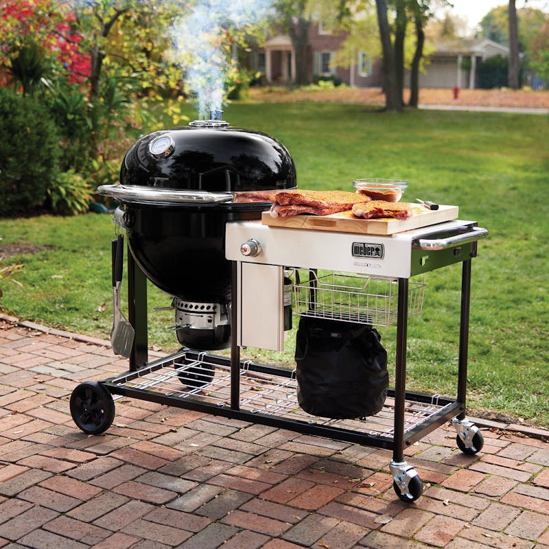 Summit® Kamado S6 Holzkohlegrill-Center