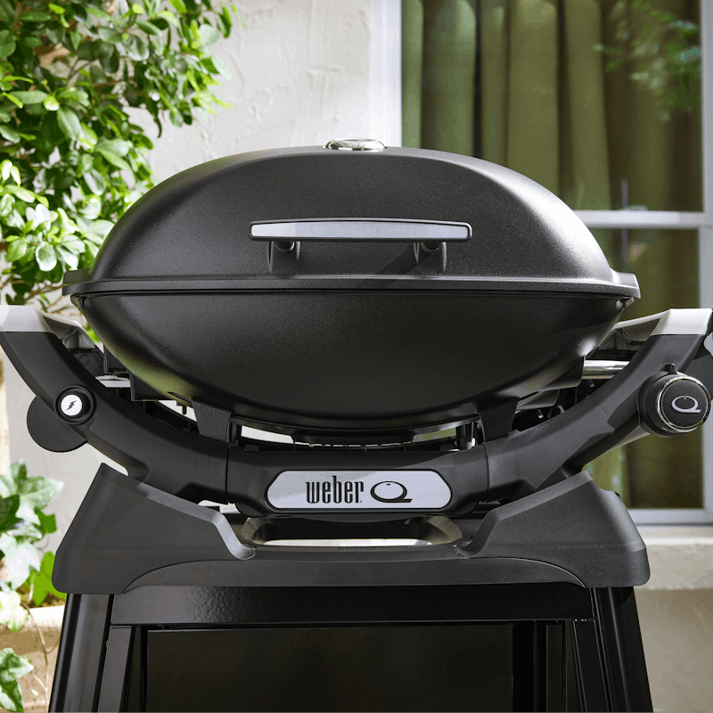 Q 2200N Gasgrill mit Seitentischen und Premium-Rollwagen
