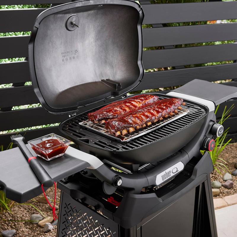 Q 3200N+ Gasgrill mit Premium-Rollwagen