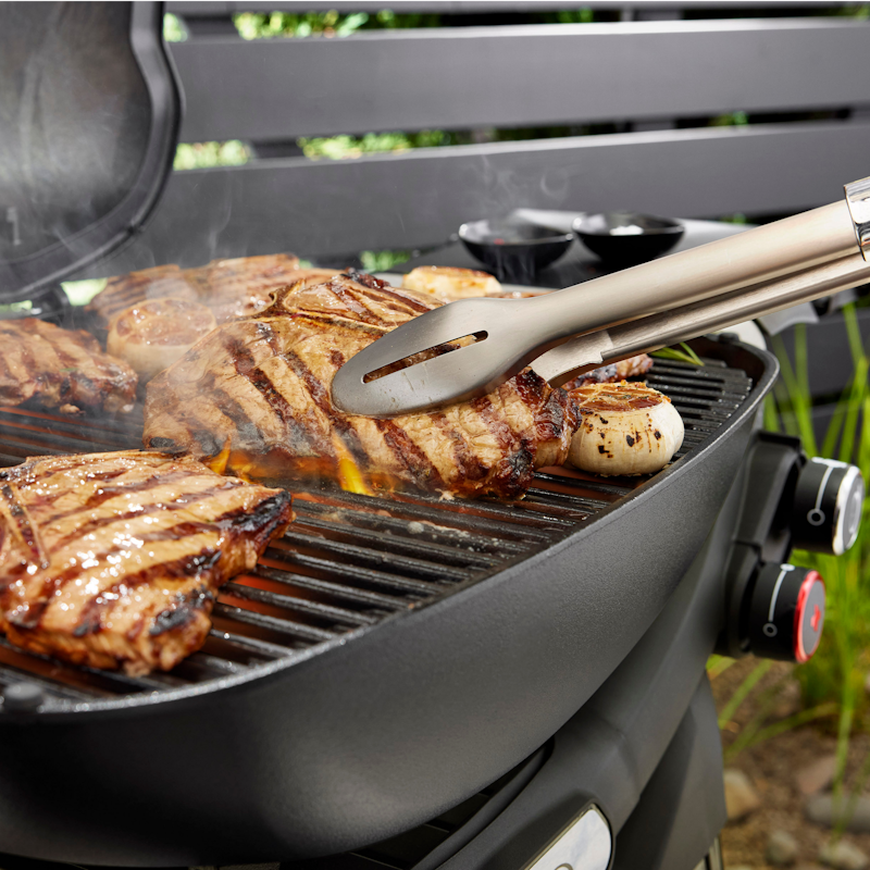 Q 3200N+ Gasgrill mit Premium-Rollwagen