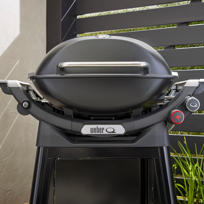 Q 3200N+ Gasgrill mit Premium-Rollwagen